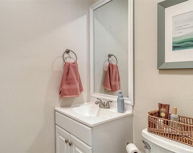 5811 White Oak Bayou Court - Photo Thumbnail 31