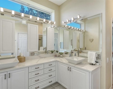 5811 White Oak Bayou Court - Photo Thumbnail 16