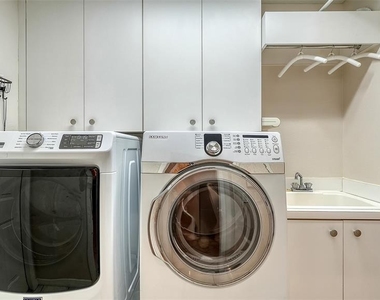 5811 White Oak Bayou Court - Photo Thumbnail 32