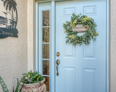 5811 White Oak Bayou Court - Photo Thumbnail 2