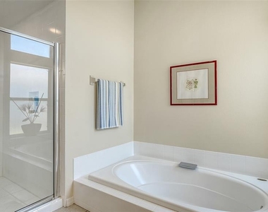 5811 White Oak Bayou Court - Photo Thumbnail 18