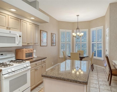 5811 White Oak Bayou Court - Photo Thumbnail 4