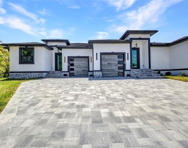 1327 Wesley Drive - Photo Thumbnail 3