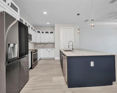 1327 Wesley Drive - Photo Thumbnail 6