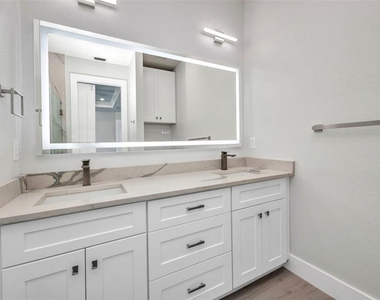 1327 Wesley Drive - Photo Thumbnail 17