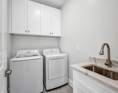 1327 Wesley Drive - Photo Thumbnail 25