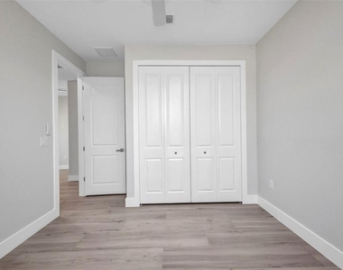 1327 Wesley Drive - Photo Thumbnail 14