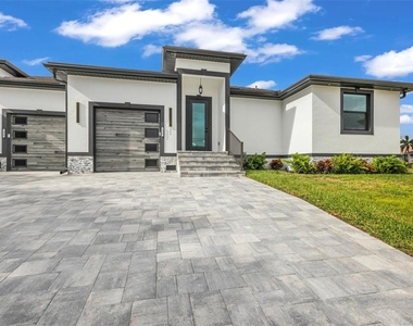 1327 Wesley Drive - Photo Thumbnail 2