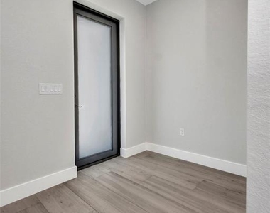 1327 Wesley Drive - Photo Thumbnail 4