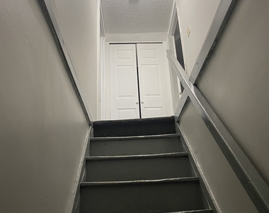 1880 Seaview Avenue - Photo Thumbnail 2
