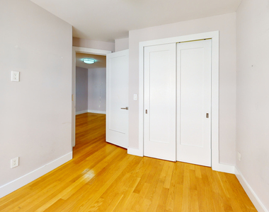 East 48th Street - Photo Thumbnail 2