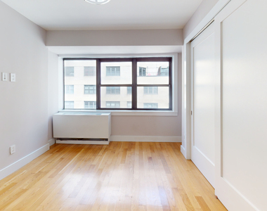 East 48th Street - Photo Thumbnail 3