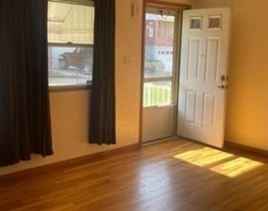 4011 Arsenal Pl - Photo Thumbnail 9