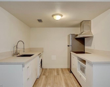 3841 Daisy Street - Photo Thumbnail 12
