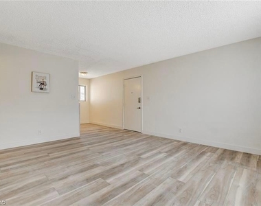 3841 Daisy Street - Photo Thumbnail 7