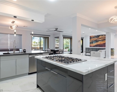 10534 Mandarino Avenue - Photo Thumbnail 11