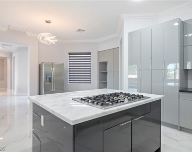 10534 Mandarino Avenue - Photo Thumbnail 12