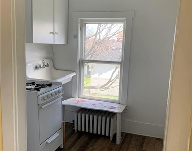 255 W 5th Street - Photo Thumbnail 3