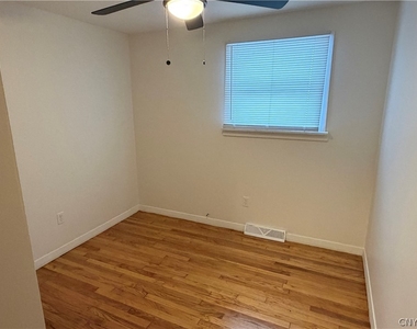 8587 Caughdenoy Road - Photo Thumbnail 9