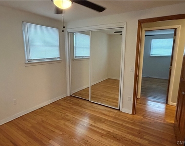 8587 Caughdenoy Road - Photo Thumbnail 14