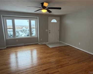 8587 Caughdenoy Road - Photo Thumbnail 2