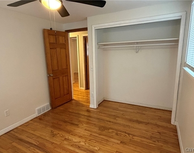 8587 Caughdenoy Road - Photo Thumbnail 12