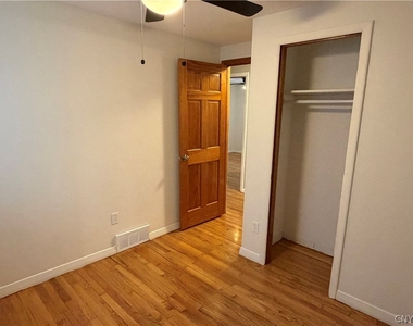 8587 Caughdenoy Road - Photo Thumbnail 10