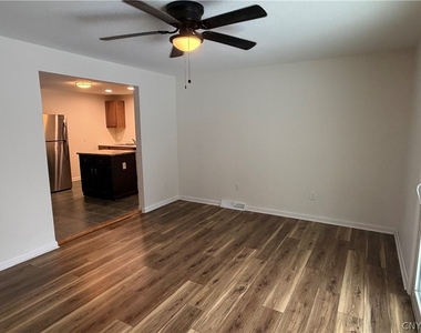 8587 Caughdenoy Road - Photo Thumbnail 6