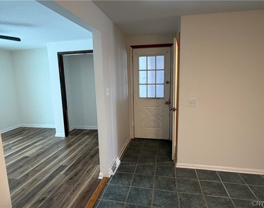 8587 Caughdenoy Road - Photo Thumbnail 4