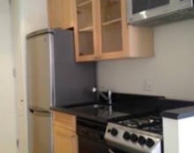 E 18th St - Photo Thumbnail 4