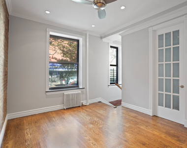 E 18th St - Photo Thumbnail 3