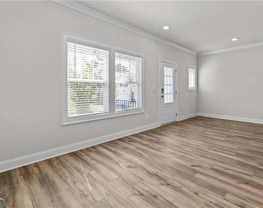 3614 Shore Wood Avenue - Photo Thumbnail 5