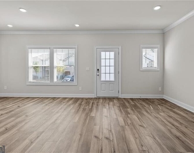 3614 Shore Wood Avenue - Photo Thumbnail 4