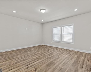 3614 Shore Wood Avenue - Photo Thumbnail 15