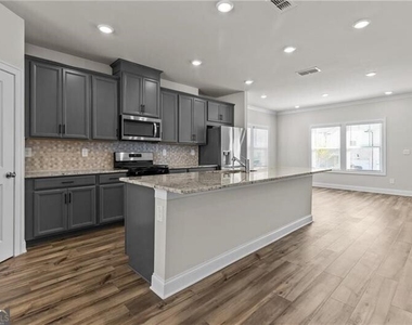 3614 Shore Wood Avenue - Photo Thumbnail 12