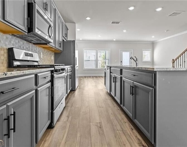 3614 Shore Wood Avenue - Photo Thumbnail 9