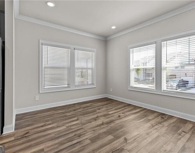 3614 Shore Wood Avenue - Photo Thumbnail 3