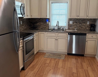 11 W Harborside Drive W - Photo Thumbnail 7
