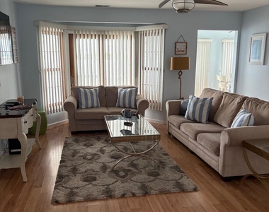 11 W Harborside Drive W - Photo Thumbnail 4