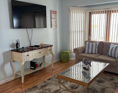 11 W Harborside Drive W - Photo Thumbnail 5