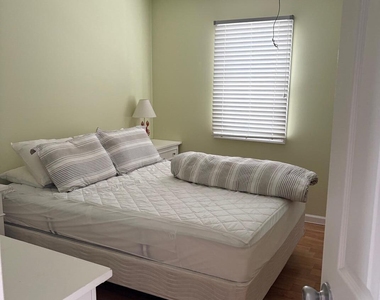 11 W Harborside Drive W - Photo Thumbnail 10
