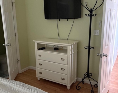 11 W Harborside Drive W - Photo Thumbnail 9