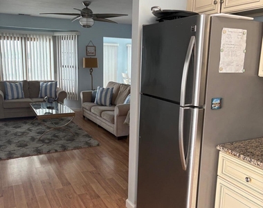 11 W Harborside Drive W - Photo Thumbnail 6