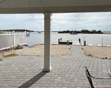 11 W Harborside Drive W - Photo Thumbnail 1