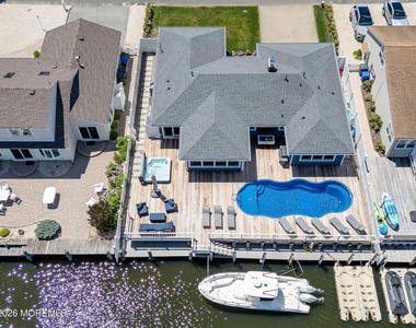 347 Bay Lane - Photo Thumbnail 3