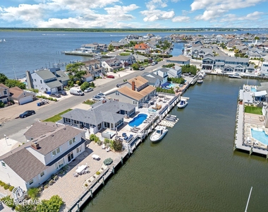 347 Bay Lane - Photo Thumbnail 7