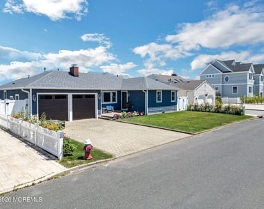 347 Bay Lane - Photo Thumbnail 2
