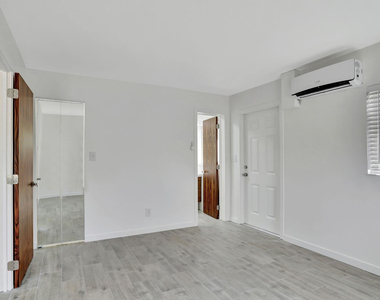 1000 Sw 30th Street - Photo Thumbnail 8