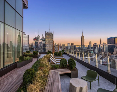 10th Avenue - Photo Thumbnail 14