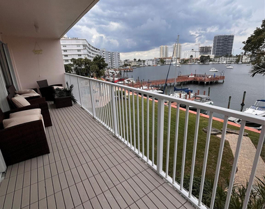 400 Golden Isles Drive - Photo Thumbnail 11